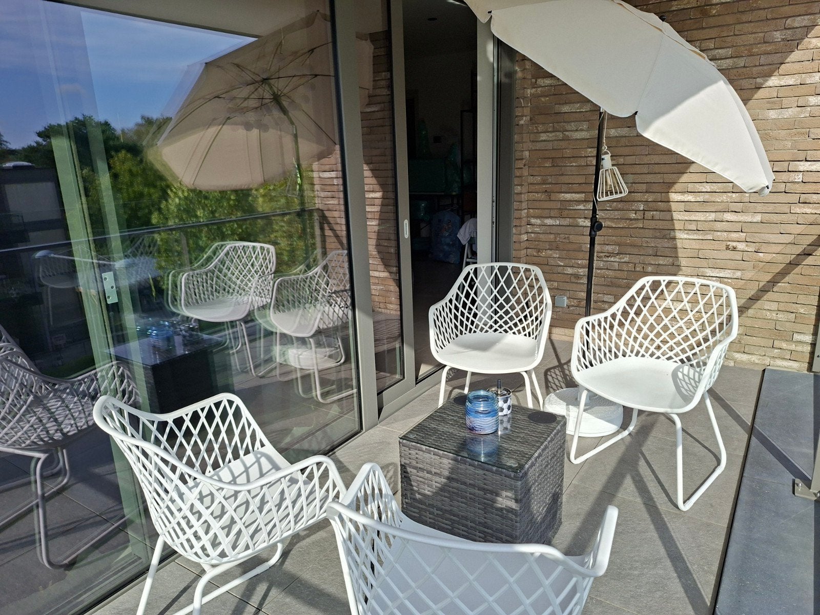 4 Design stoelen wit, Tuin en Terras, Ophalen, Zo goed als nieuw, Kunststof