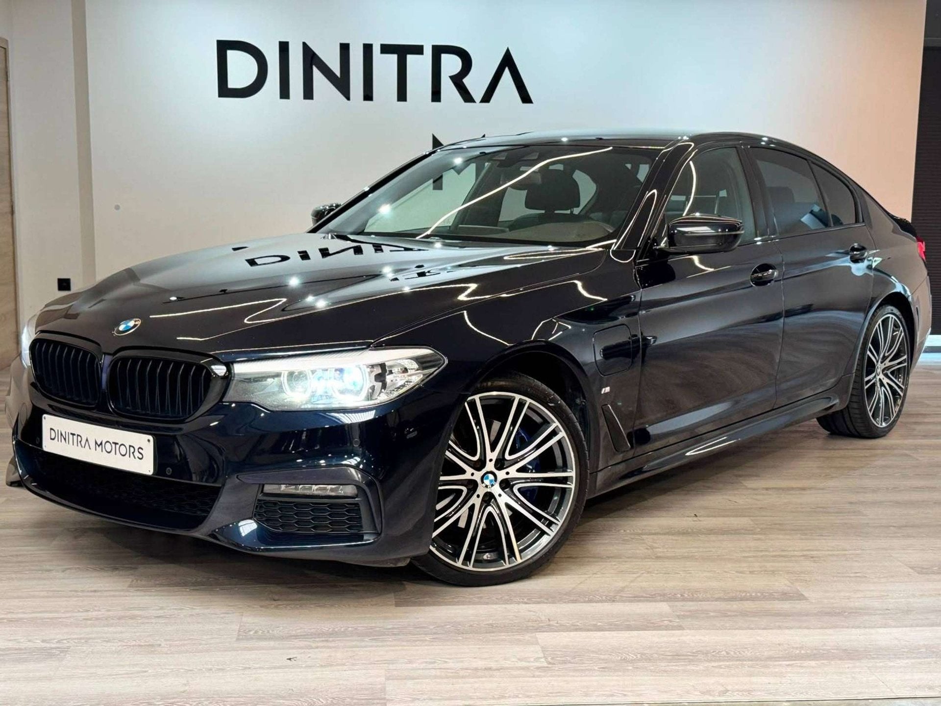 BMW 530 Hybride M-Sport - Carplay/Navi/Cruise/LED/Memory, Gebruikt, Zwart, Bedrijf, Hybride Elektrisch/Benzine