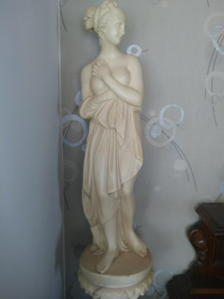 Marmeren beeld "Diane au bain" met verlicht voetstuk, Antiek en Kunst, Ophalen, Art deco, Overige materialen, Beeld