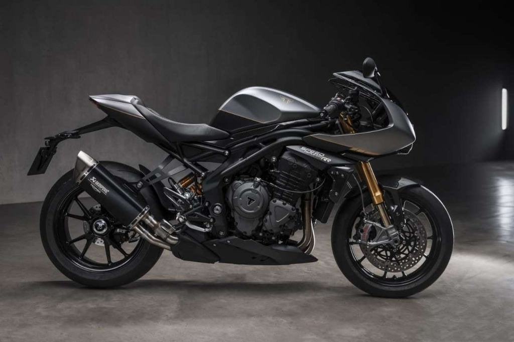 Triumph Speed triple 1200RR Breitling Edition, Motos, Motos | Triumph, Particulier
