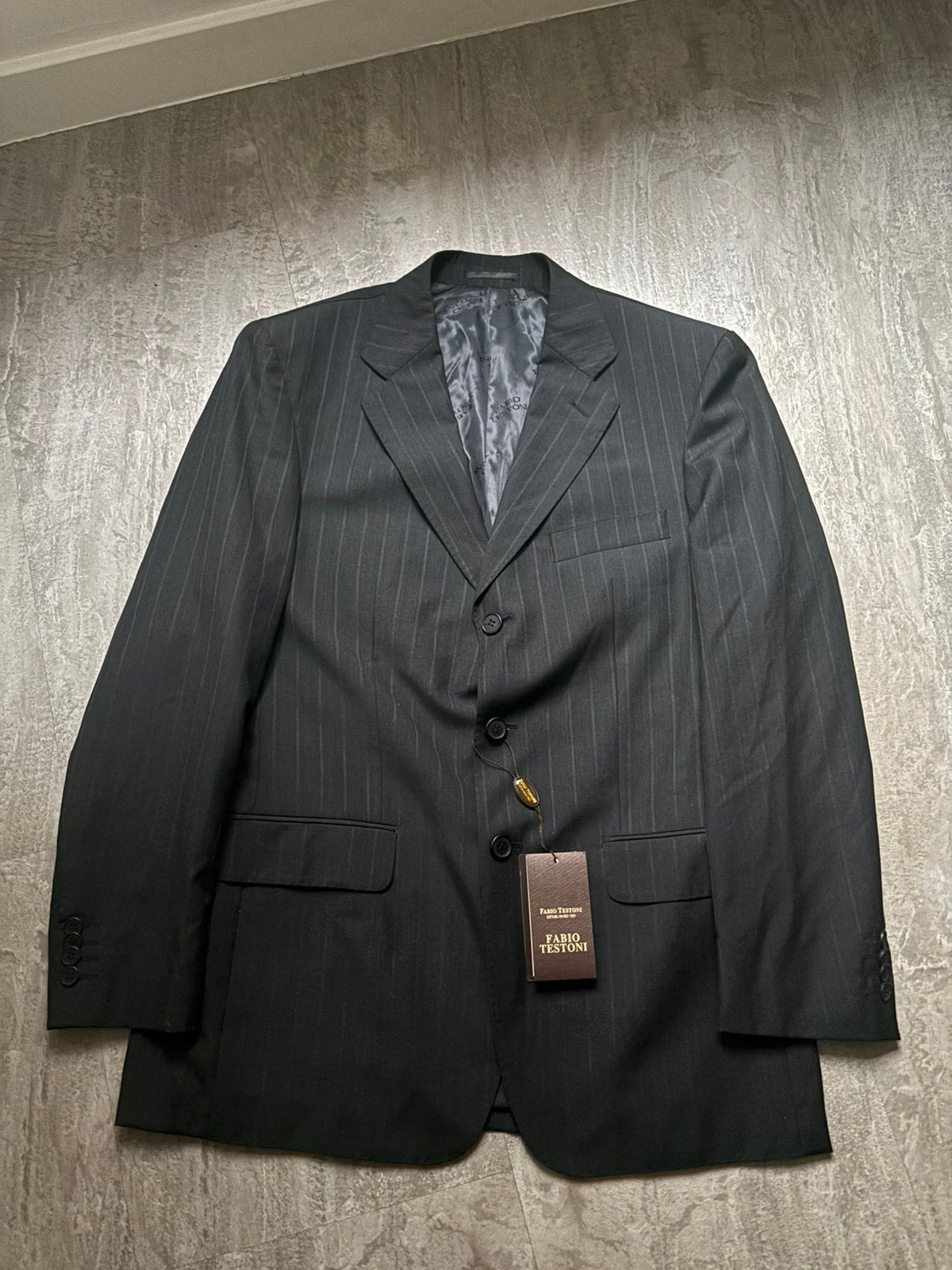 Fabio Testoni Luxe Blazer Zwart Krijtstreep-Nieuw Met Label, Kleding | Heren, Ophalen of Verzenden, Nieuw, Maat 52/54 (L), Zwart