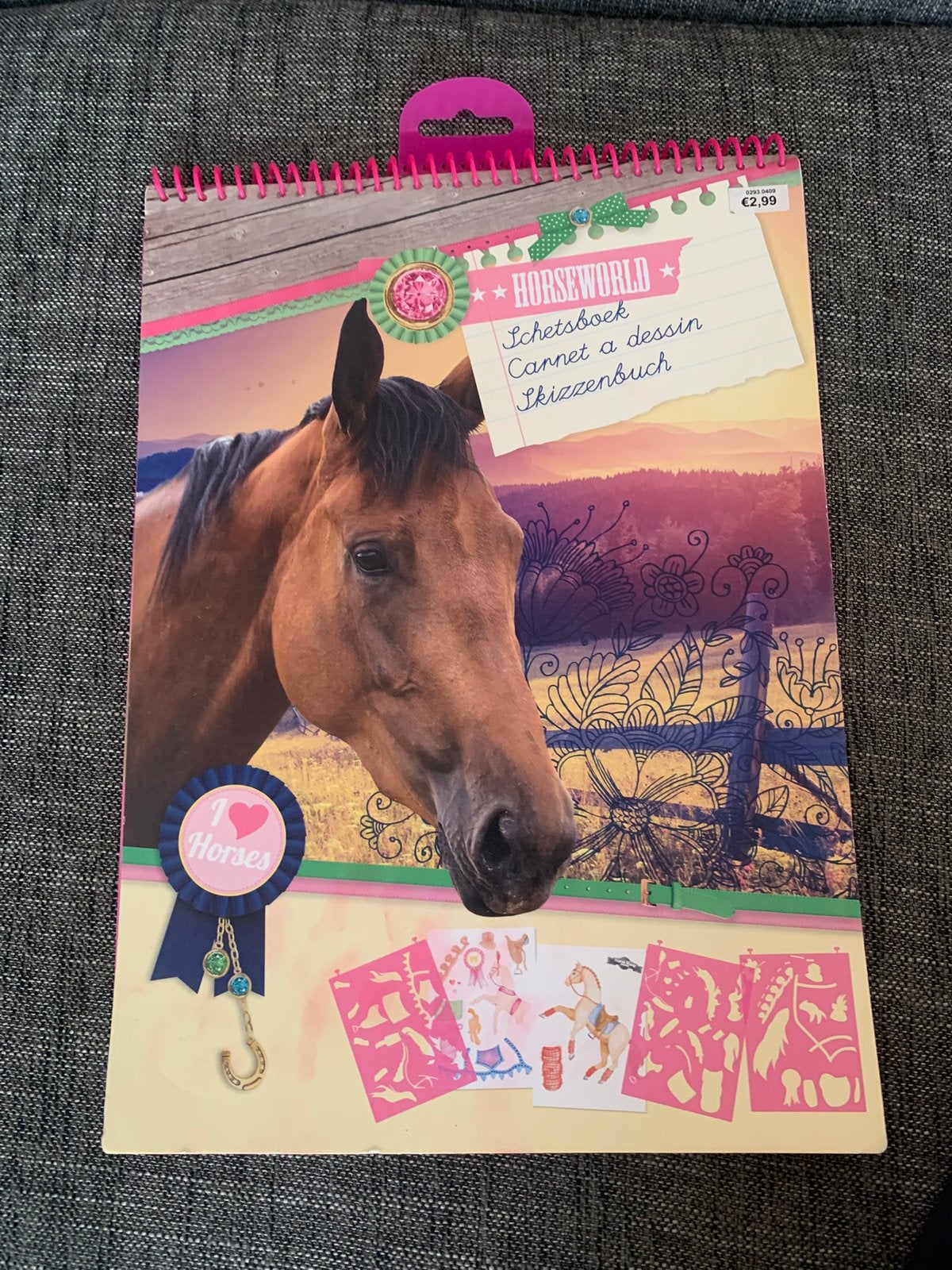 Horseworld schetsboek, Ophalen of Verzenden, Zo goed als nieuw