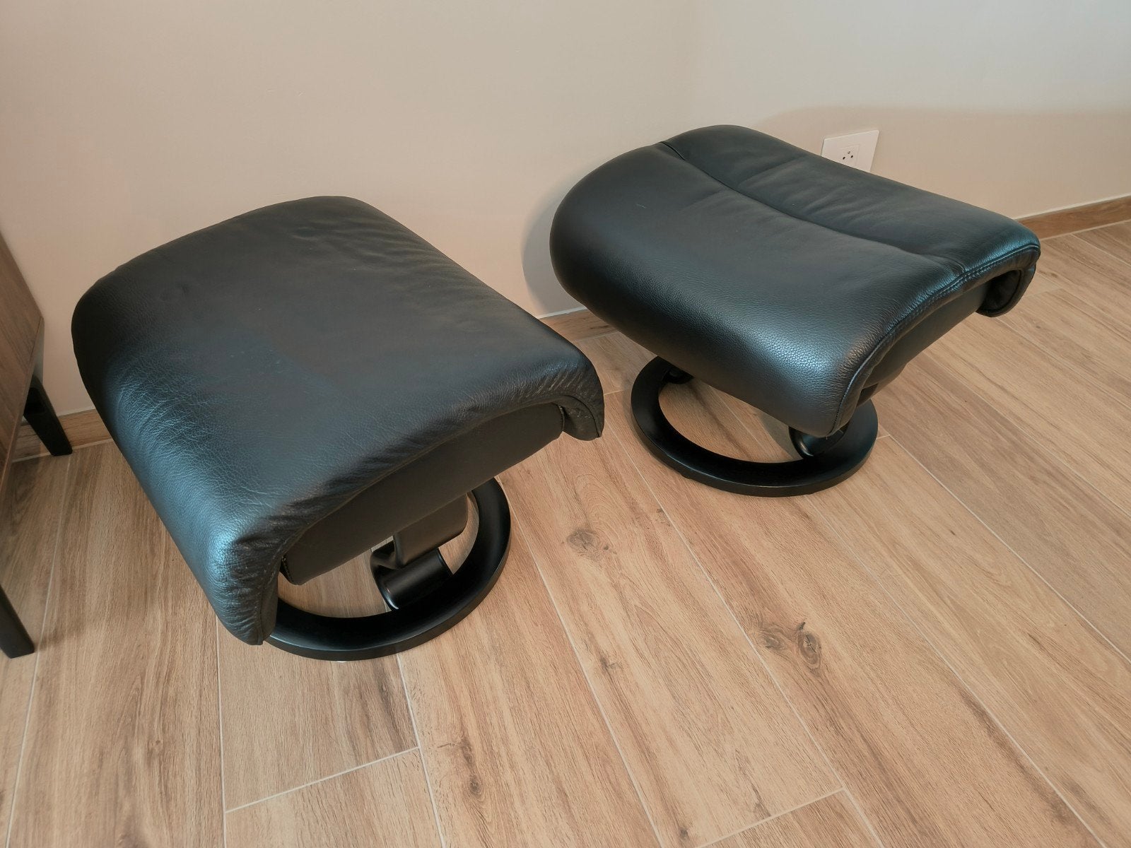 2 mooie stressless voetbankjes ook appart te koop, Enlèvement