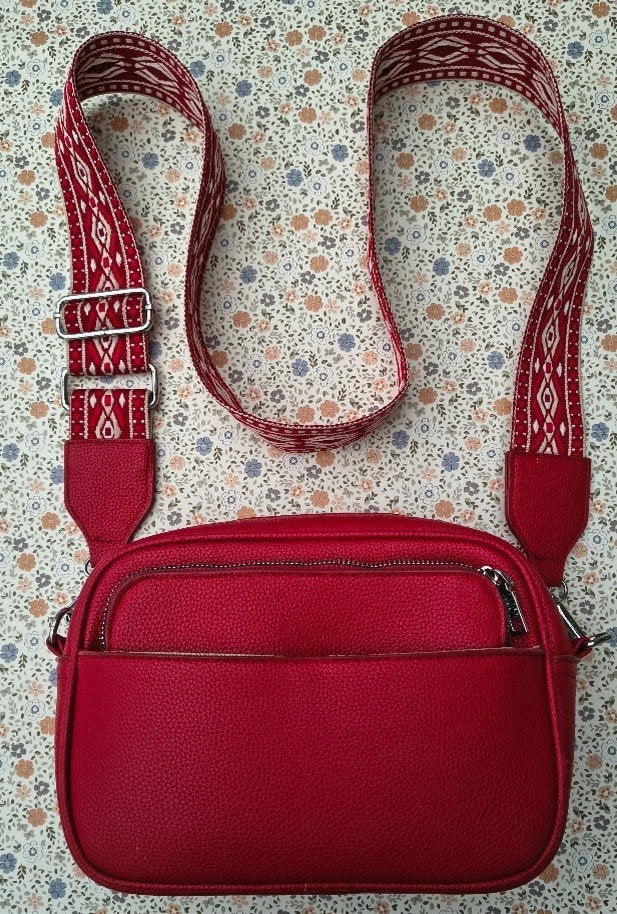 Rode handtas/crossbody tas met boho schouderband – 25x18 cm, Handtassen en Accessoires, Ophalen of Verzenden, Gebruikt, Rood, Handtas