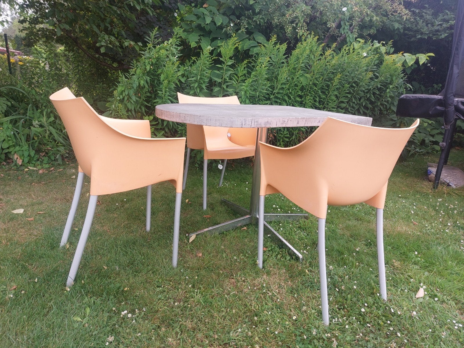 Table aspect béton avec structure en acier inoxydable, Enlèvement, Inox