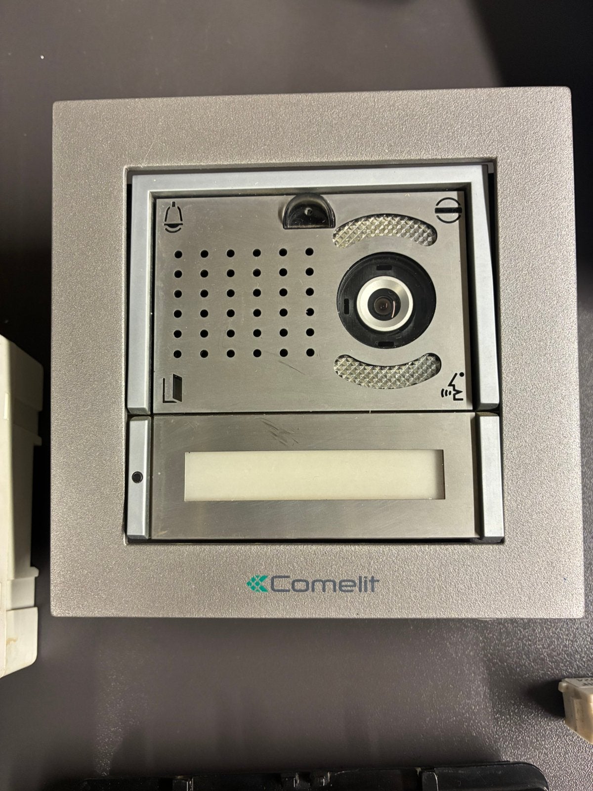 Comelit Ikall metal VIP buitenpost, Huis en Inrichting, Ophalen of Verzenden, Compatibel met smartphone, Zo goed als nieuw, Bedraad