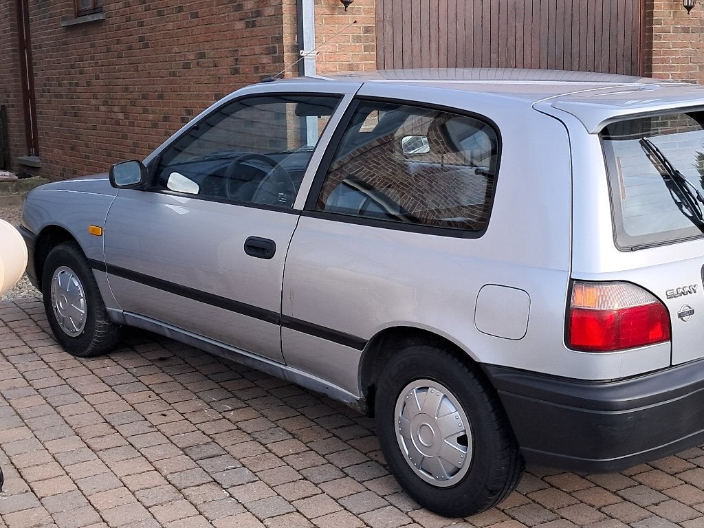 Voiture ancêtre Nissan Sunny de 1994, Autos, Achat, Particulier, Essence, Nissan
