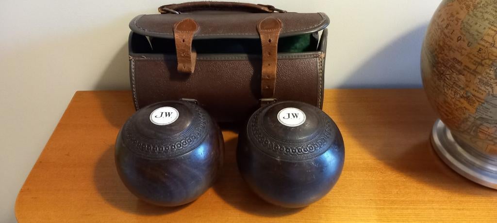 Paar oude bowlingballen voor op het gazon + leren etui, Ophalen of Verzenden