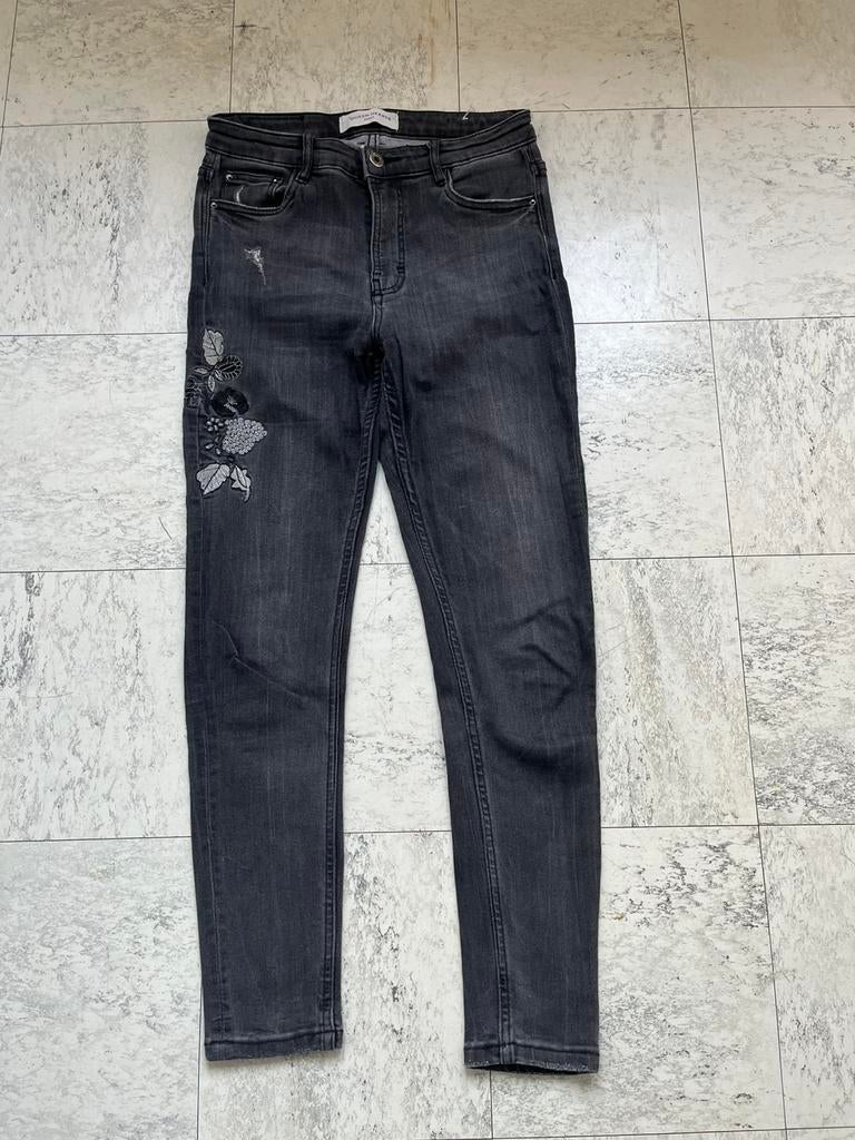 Jean skinny gris foncé – broderie florale, Kleding | Dames, Ophalen of Verzenden, Zo goed als nieuw, Grijs, W30 - W32 (confectie 38/40)