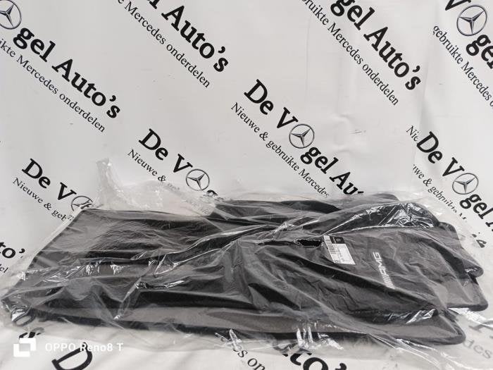Kit tapis d'un Mercedes E-Klasse, Neuf, 3 mois de garantie, -, -