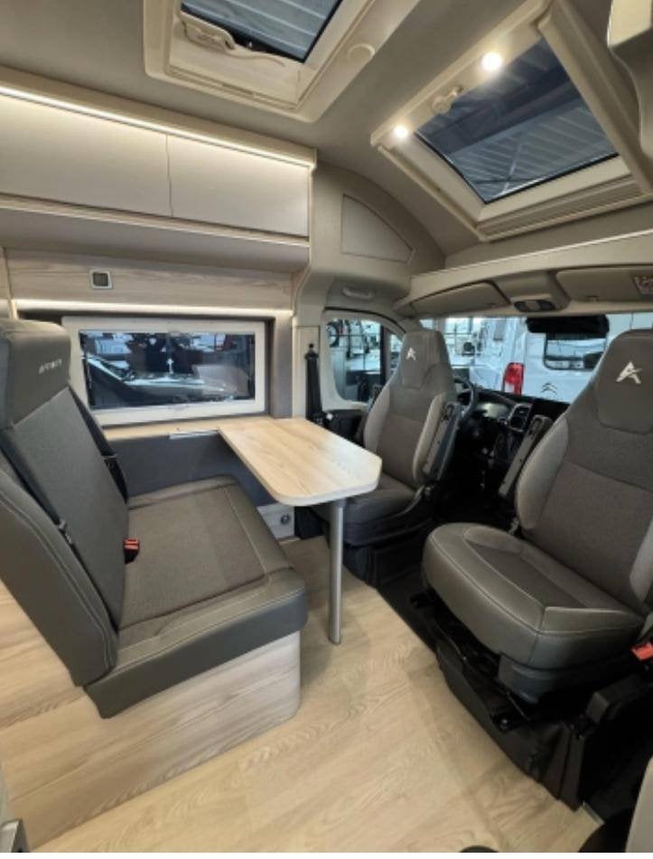 Campervan Affinity One  (4 volwaardige slaapplaatsen), Caravans en Kamperen, Automaat, Buscamper of Camperbus, Fiat, 6 tot 7 meter