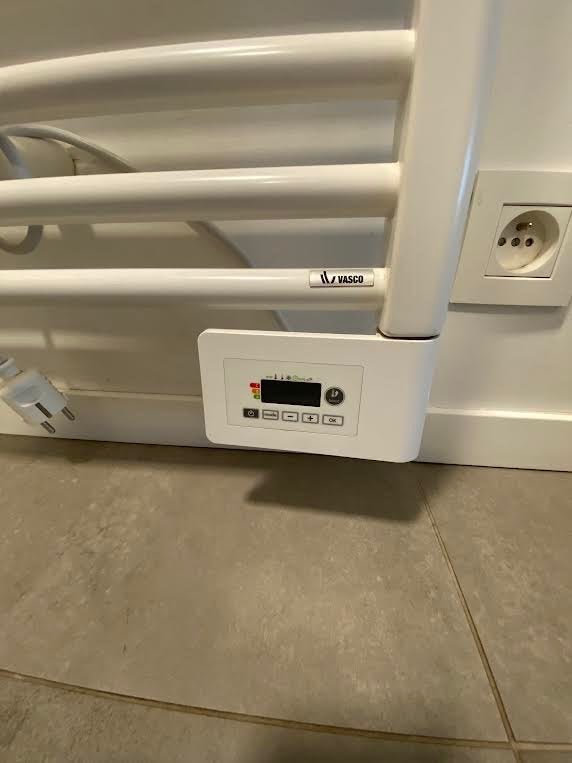 ELECTRISHE HANGRADIATOR, Doe-het-zelf en Bouw, Ophalen, Hoog rendement (Hr), Radiator, Nieuw
