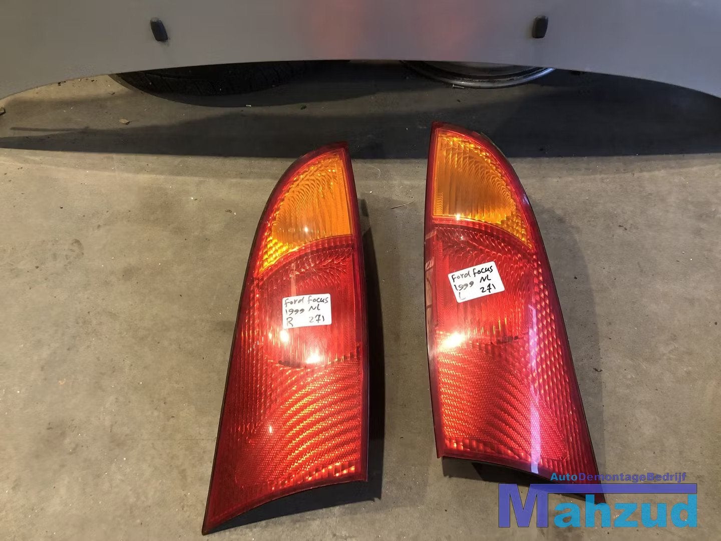 Ford Focus achterlicht rechts links 1998-2001, Info@ford.com, Ford Motor Company, American Road 1
48126  Dearborn, Ford