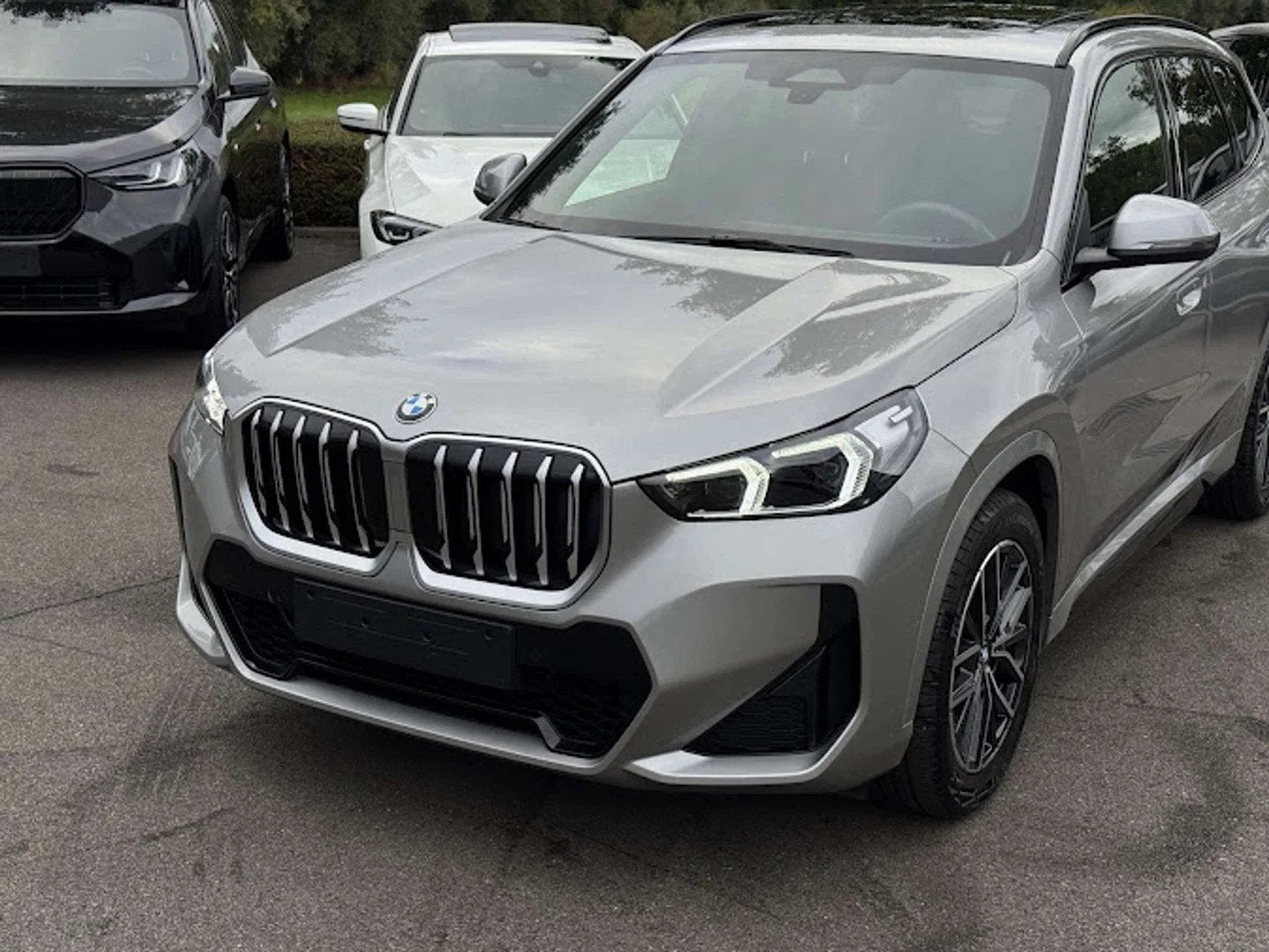 BMW X1 sDrive18i M Sport / PANO / CAM / VERW ZETEL / CARPLAY, Gebruikt, Euro 6, 136 pk, Bedrijf