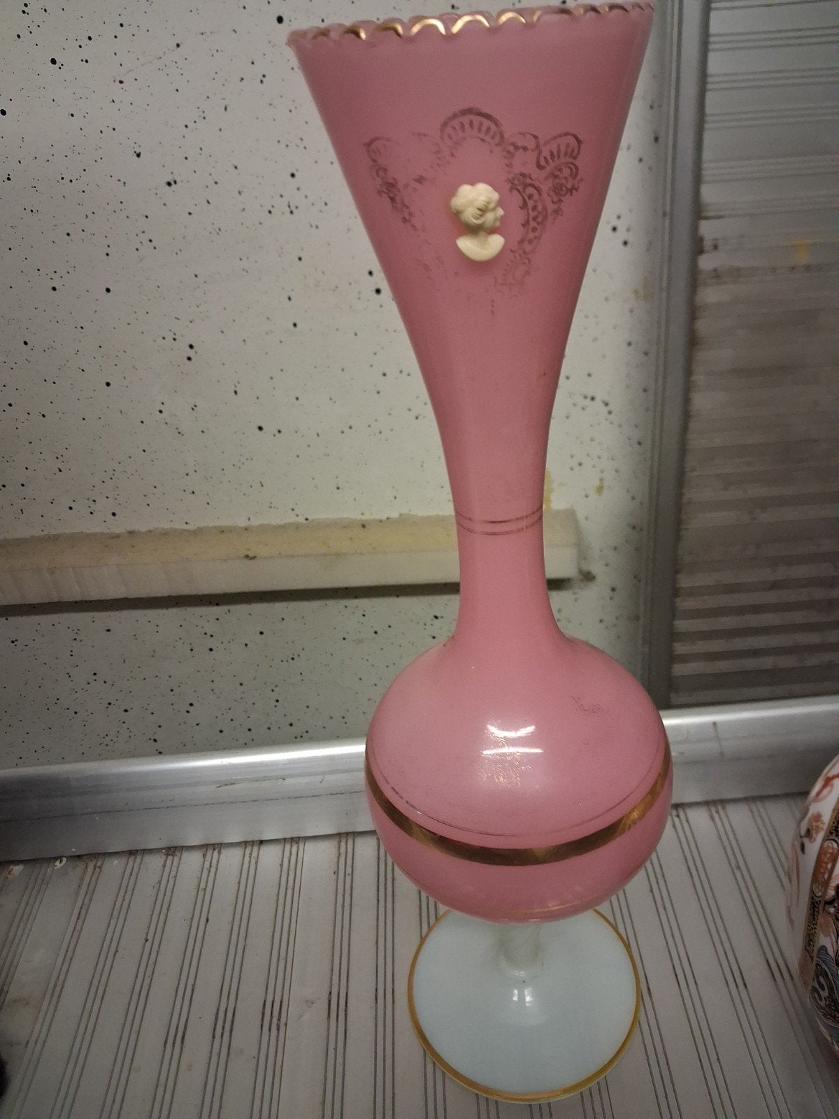 opaline vaas  met ivoor, Ophalen