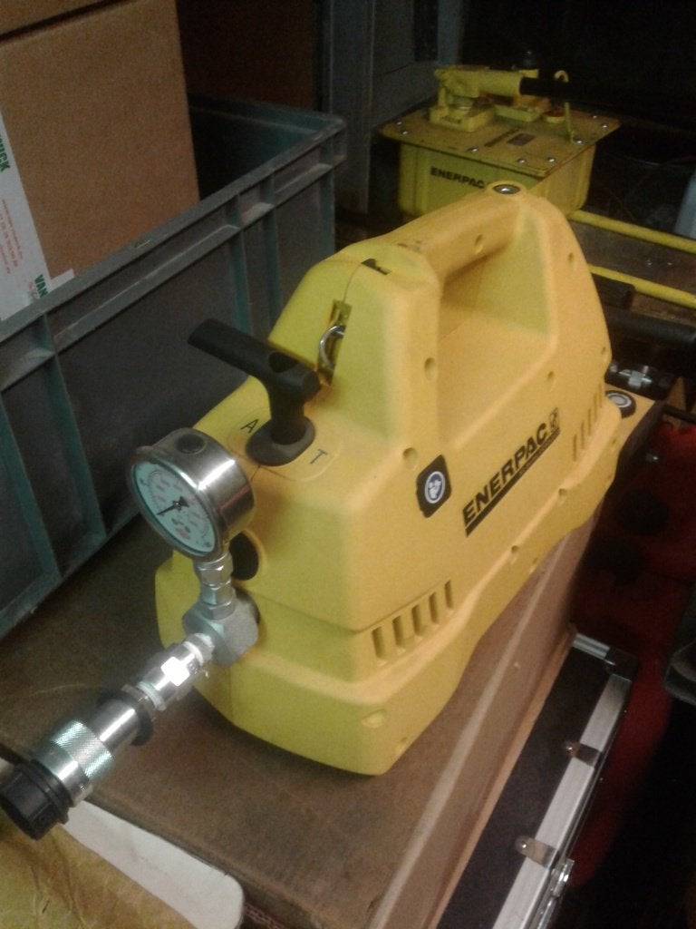 HYDRAULISCHE  GEREEDSCHAPPEN  ENERPAC, Ophalen, Nieuw