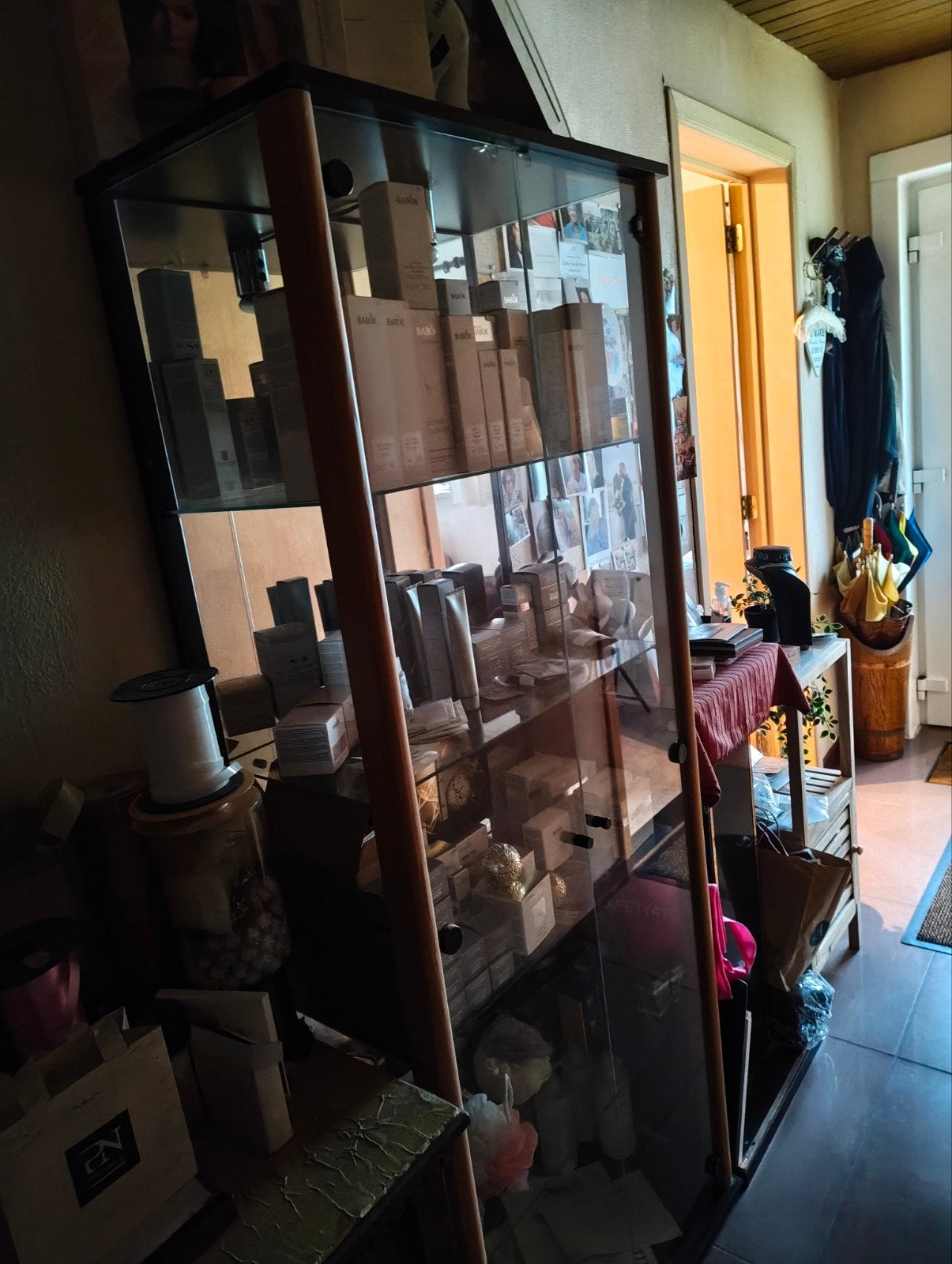 Vitrinekast schoonheidssalon, Huis en Inrichting, Kasten | Vitrinekasten, Ophalen