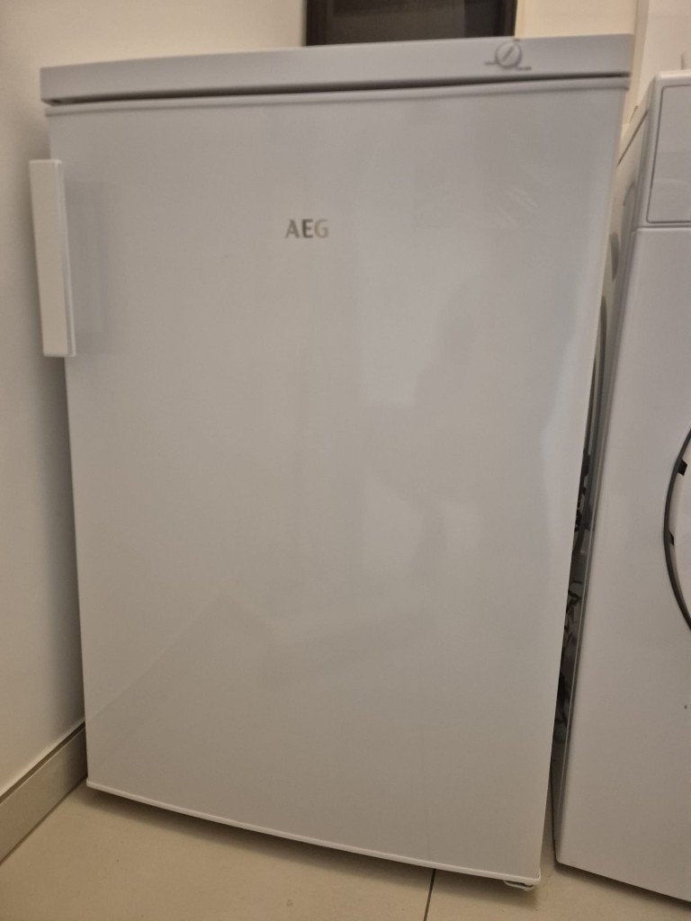 Vriezer, AEG ATB48E1AW, Elektronische apparatuur, Vriezers en Diepvrieskisten, Zo goed als nieuw, Vrijstaand, Vrieskast, Minder dan 85 cm