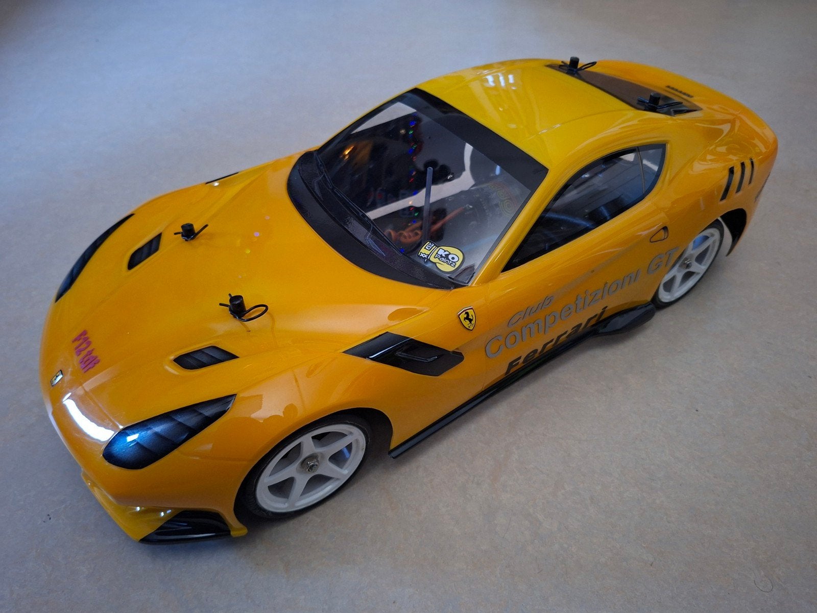 Tamiya TT02 avec boîtier aérographe Kopaintz flambant neuf, Hobby & Loisirs créatifs, Échelle 1:10, Enlèvement ou Envoi, Électro