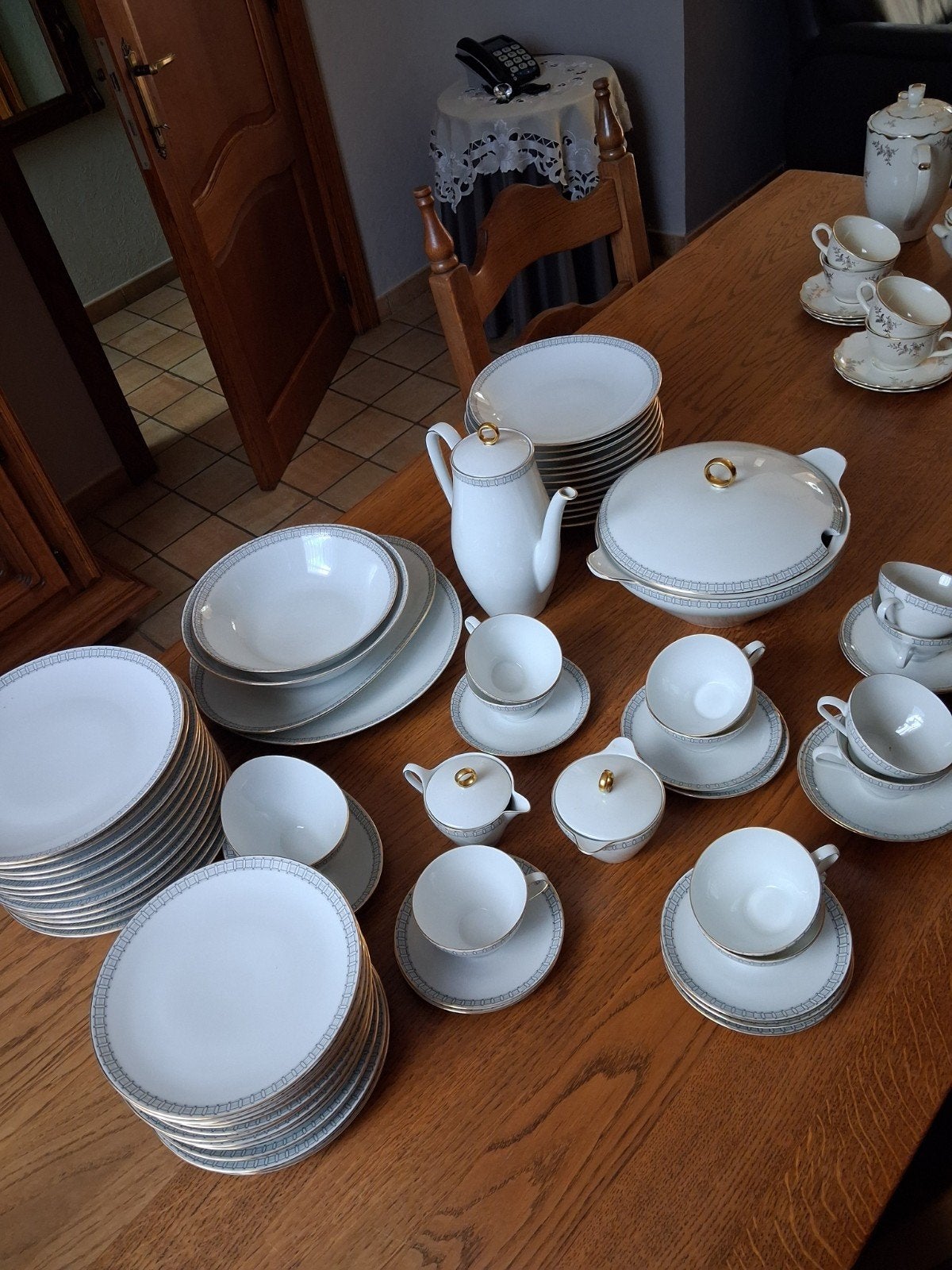 Koffie- en eetservies, Ophalen