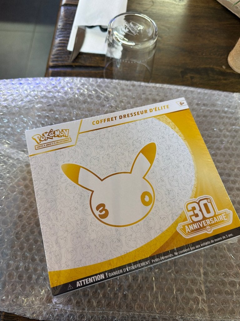 ETB POKÉMON 30th, Enlèvement, Neuf, Carte(s) à jouer
