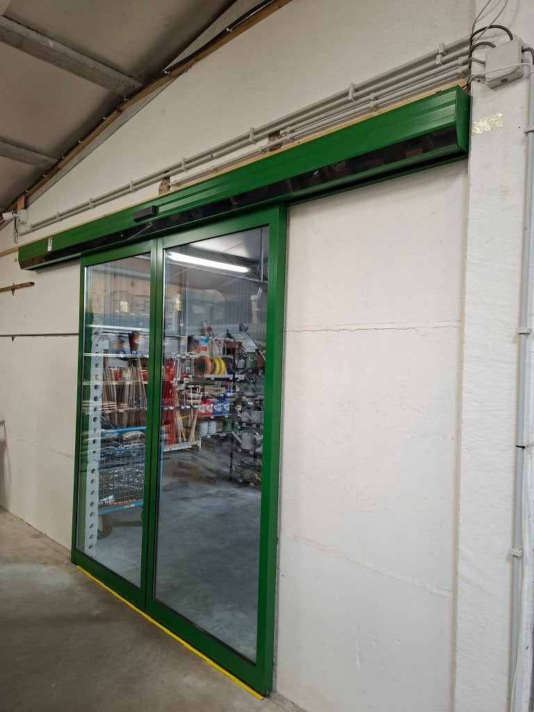 automatische dubbele aluminium winkel-schuifdeur (groen), Ophalen, Zo goed als nieuw