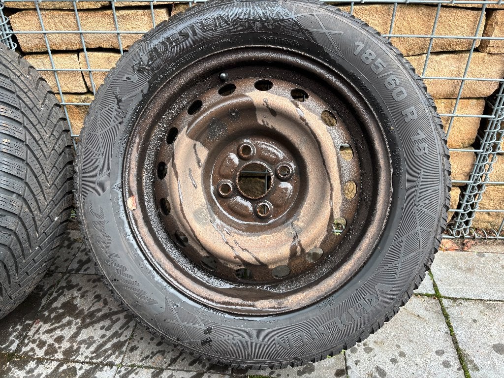 4 Pneus hiver Vredestein Wintrac 185/60R15 sur jante Yaris, Autos : Pièces & Accessoires, 15 pouces, Pneus et Jantes, Pneus hiver