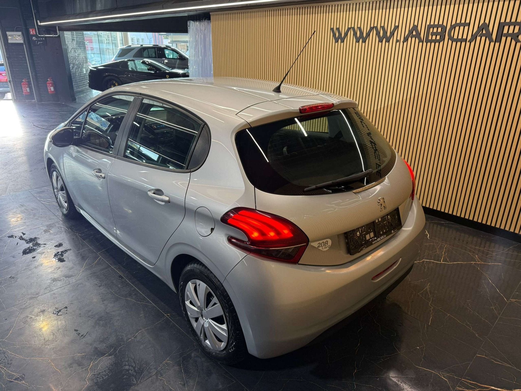 Peugeot 208 1.0I * GARANTIE 12 MOIS *, Autos, https://public.car-pass.be/vhr/b1a5c7b1-65b9-4cb2-aedb-f37994869f8f, Argent ou Gris