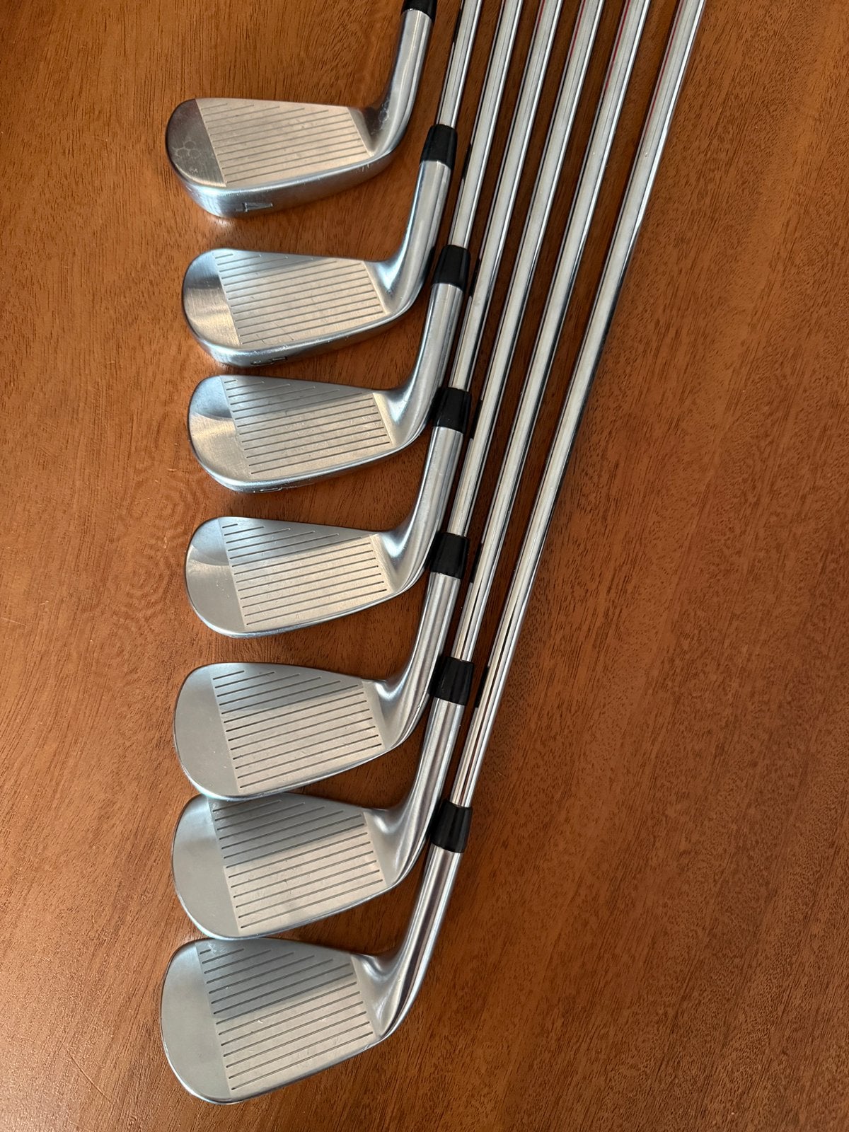Titleist T150 – Série 4 à PW (44) – État proche du neuf, Sports & Fitness, Golf, Comme neuf, Club, Autres marques, Enlèvement ou Envoi