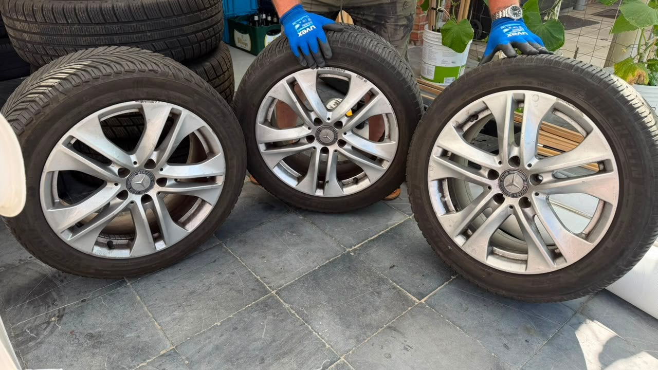 Selling 17-inch wheels for Mercedes C200 E200 and others., Auto-onderdelen, Gebruikt, Banden en Velgen, 17 inch, Ophalen of Verzenden