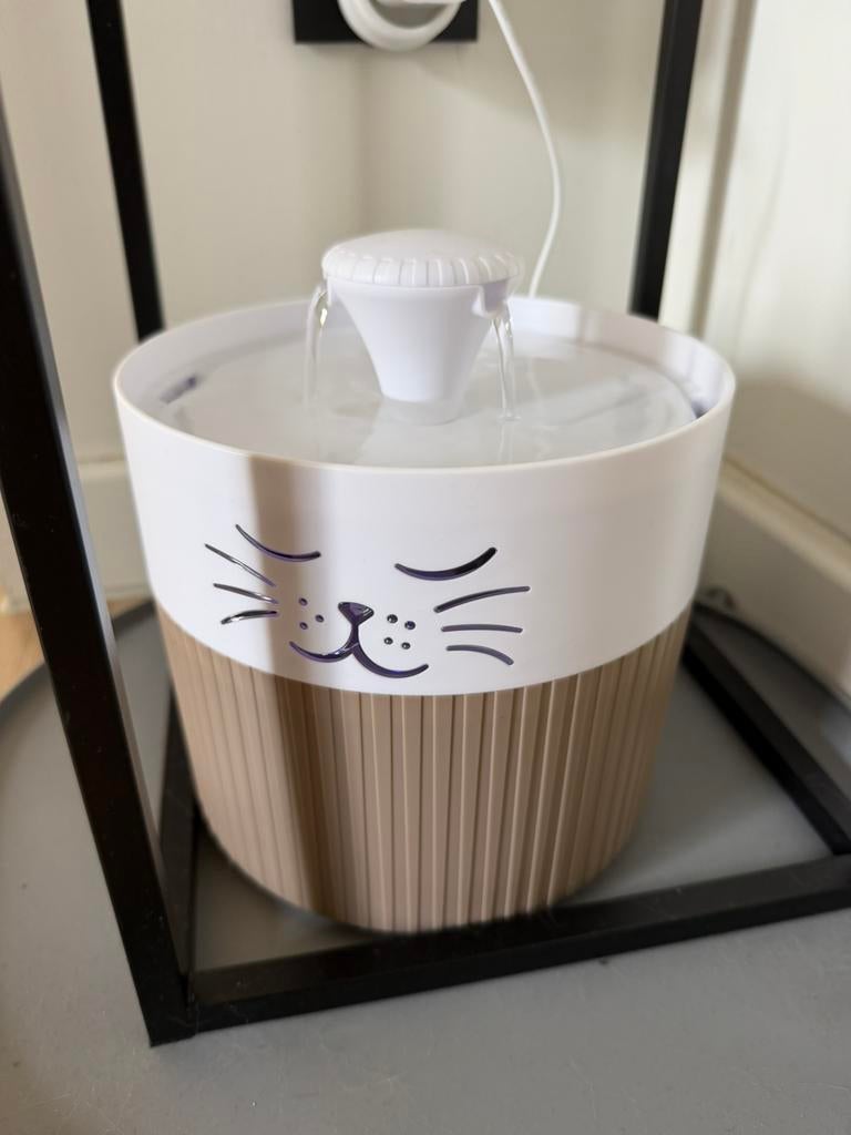 Drinkfontein met led, Ophalen, Zo goed als nieuw