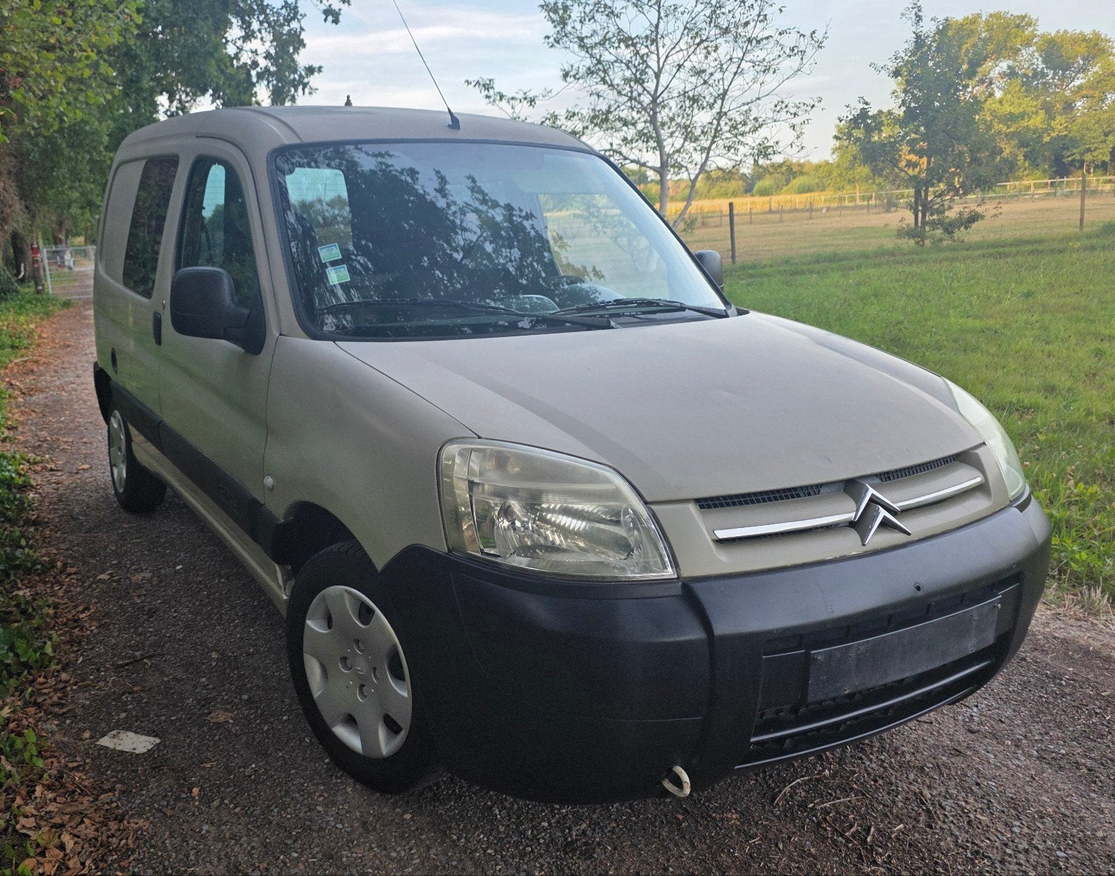 Te koop:Citroën Berlingo(lv)1.9d/Bwj 2004-240000km, Trekhaak, Te koop, Berlingo, Bedrijf