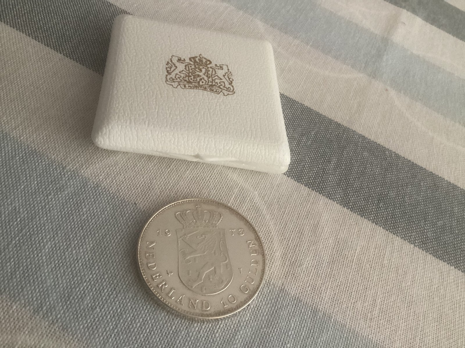 18gr puur zilveren munt ,in origenele doosje ., Postzegels en Munten, Ophalen, Losse munt, Zilver