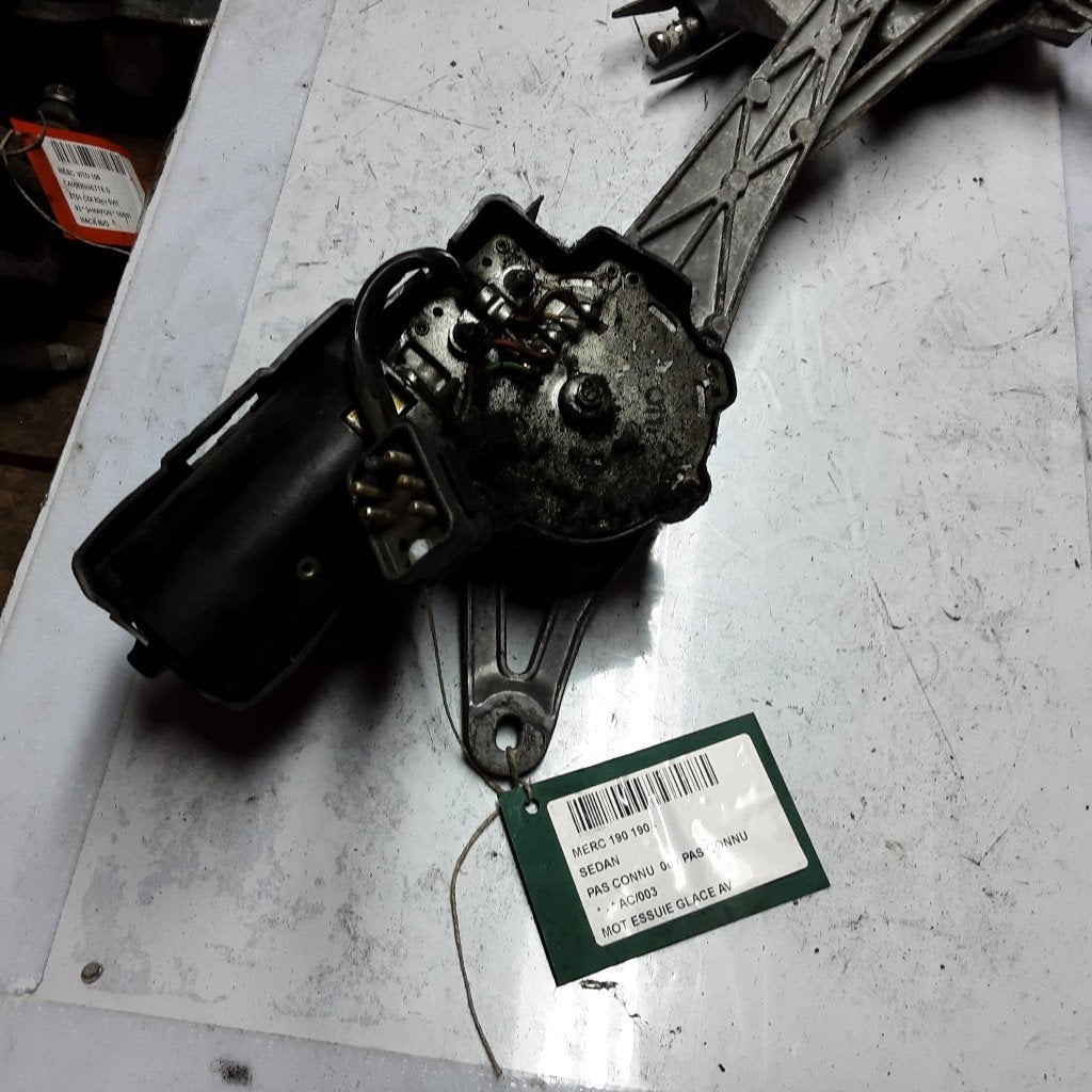 RUITENWISSERMOTOR VOOR Mercedes-Benz 190 (W201), Auto-onderdelen, Gebruikt, Mercedes-Benz, Mevr. I. Hauben, Rue de l'Espoir 34 34
4030  GRIVEGNÉE, BE