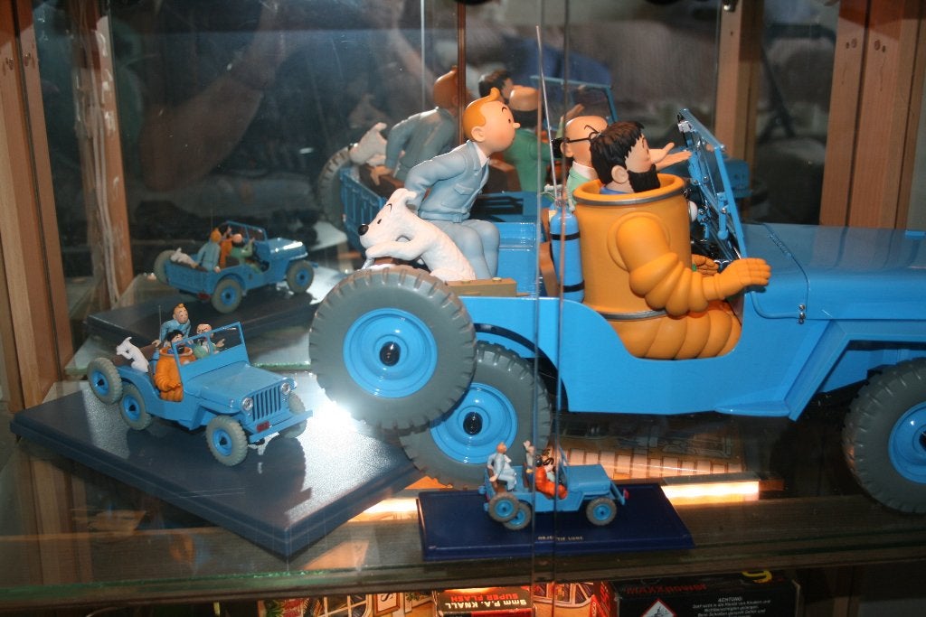 3 JEEPS TINTIN 1/8 ET 1/24 ET 1/43 NEUF, Ophalen, Nieuw