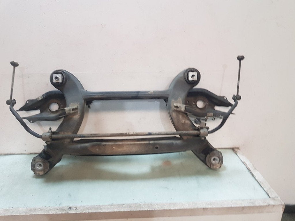 BERCEAU MOTEUR Mercedes-Benz C (C205) (01-2015/04-2023), Utilisé, Mercedes-Benz