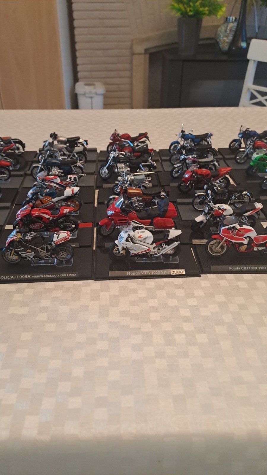 moteurs miniatures 54 pièces 1/24, Motos, Enlèvement, Comme neuf