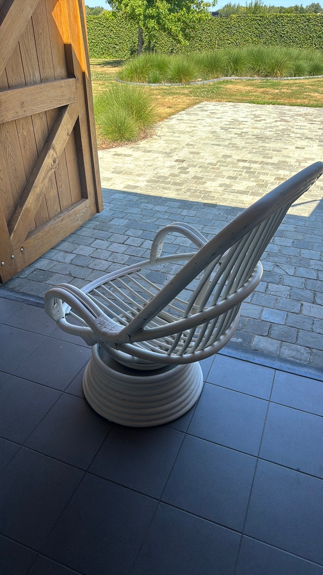 70s-80s Paar Witte Swivel Bamboe Fauteuil, Ophalen, Gebruikt, Hout
