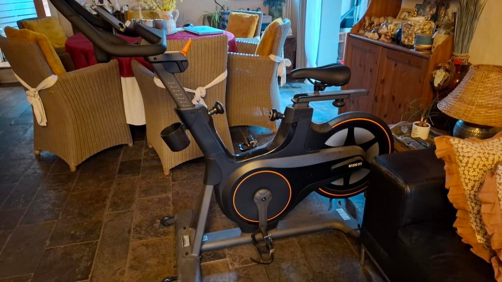 Vélo de spinning Basic Fit utilisé deux fois, Enlèvement