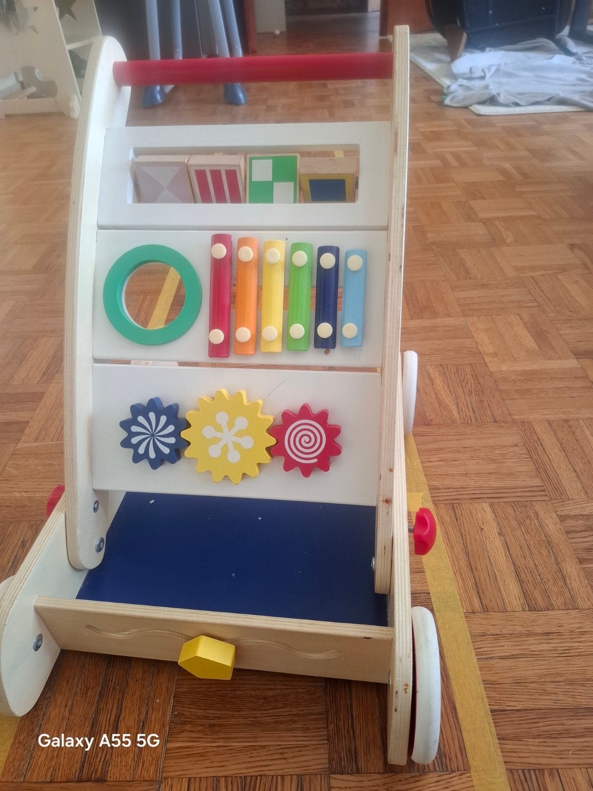 trotteur/ chariot d’activités en bois pour bébé, Enfants & Bébés, Enlèvement, Comme neuf