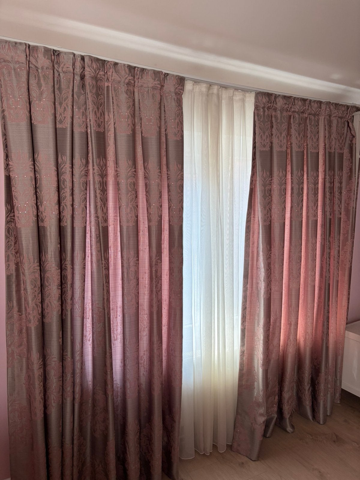 ensemble de rideaux décoratifs avec voilage blanc., Enlèvement, Comme neuf, Gris, Voilage