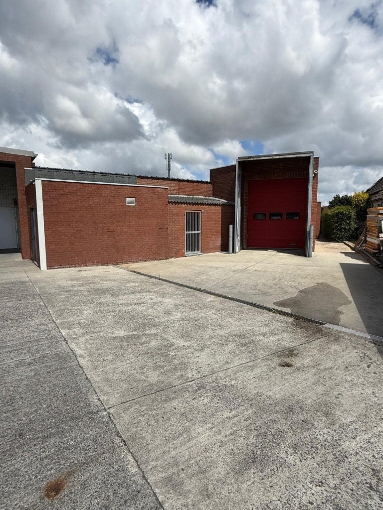 Opslagloods  800 m² met sectionale poort & kantoor Veldegem, Immo, Veldegem