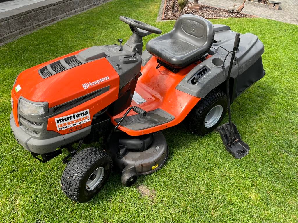 Husqvarna zitmaaier in goede staat met opvangbak en mulchplu, Ophalen, Zo goed als nieuw
