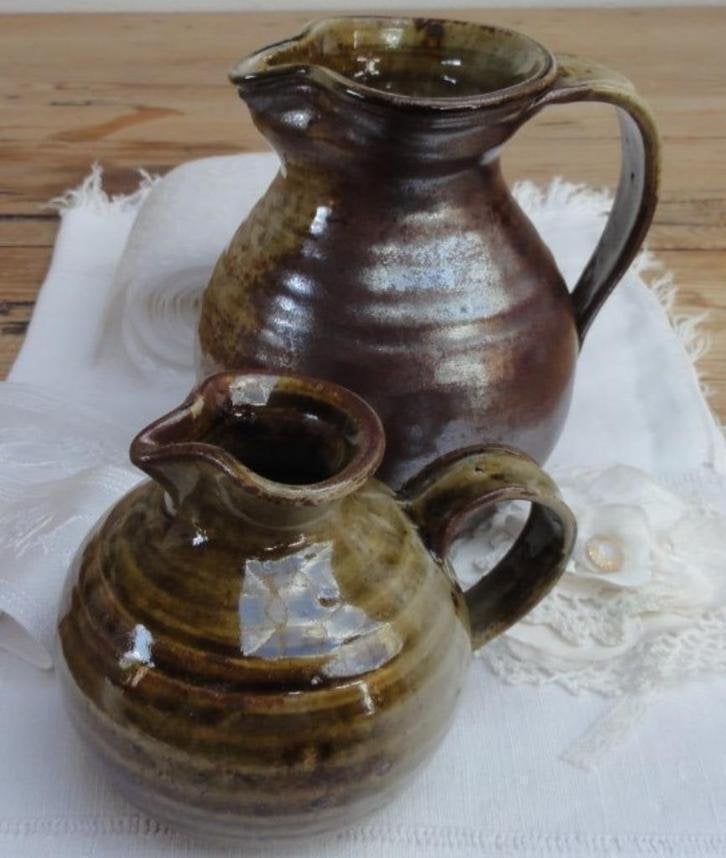 2 bij elkaar passende Franse bruine potterie kannetjes, Ophalen of Verzenden