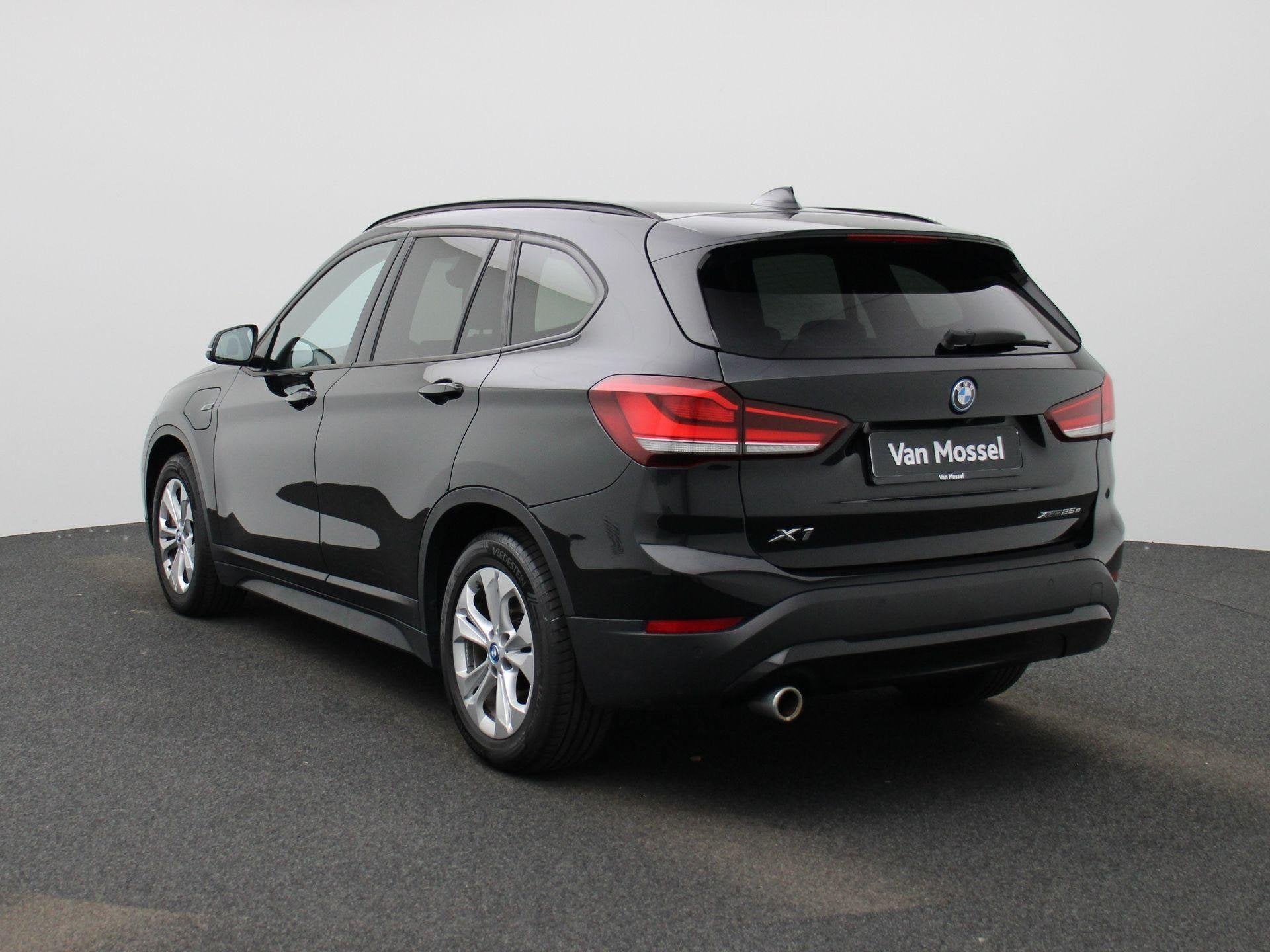 BMW X1 xDrive25e (162 kW) (automatique), Autos, Achat, 750 kg, Entreprise, Noir