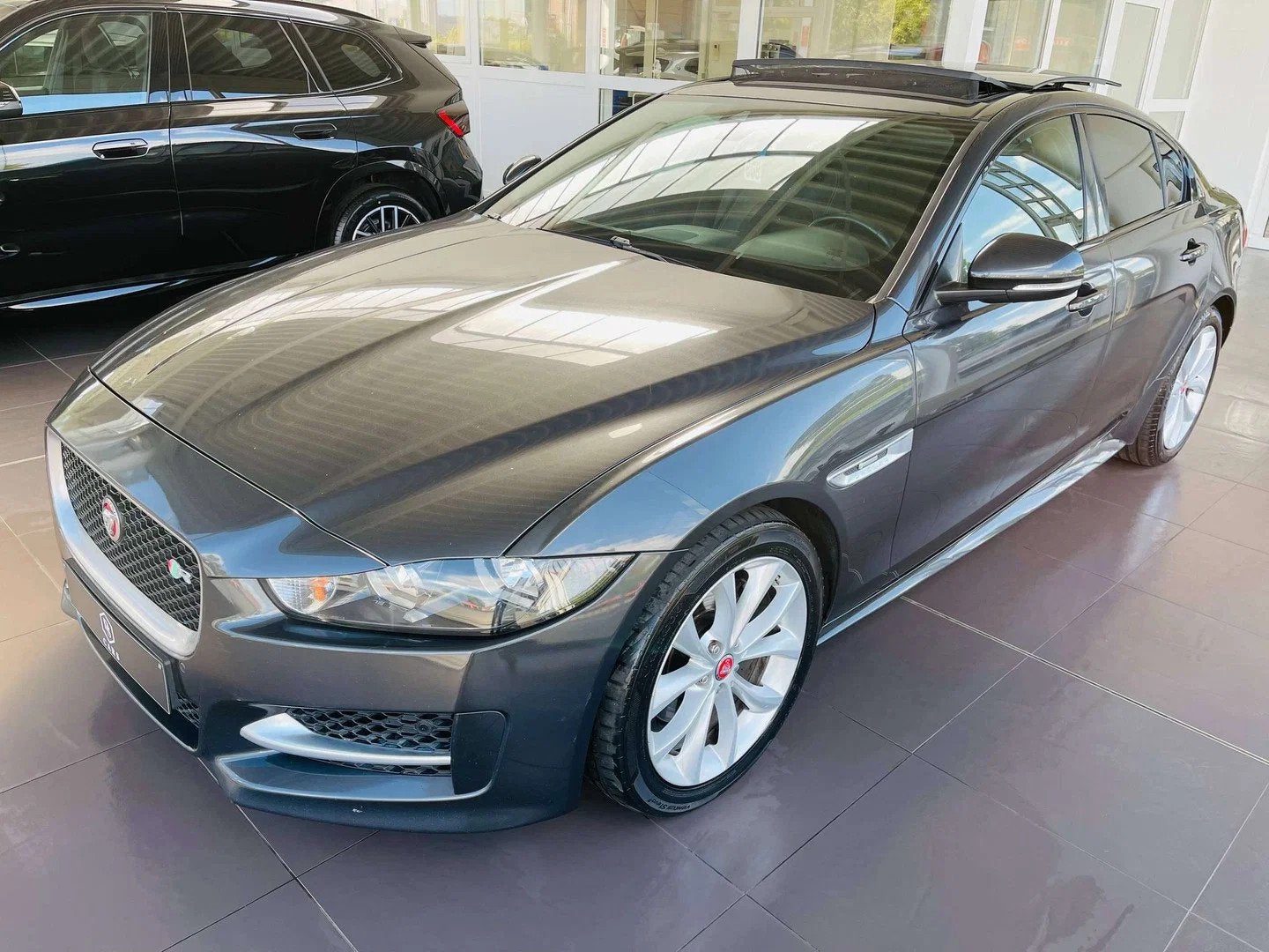 Jaguar XE XE 2.0 D * R-SPORT + TOIT PANO + CUIR + GPS *, Auto diversen, Automaat, 1999 cc, Berline, Diesel