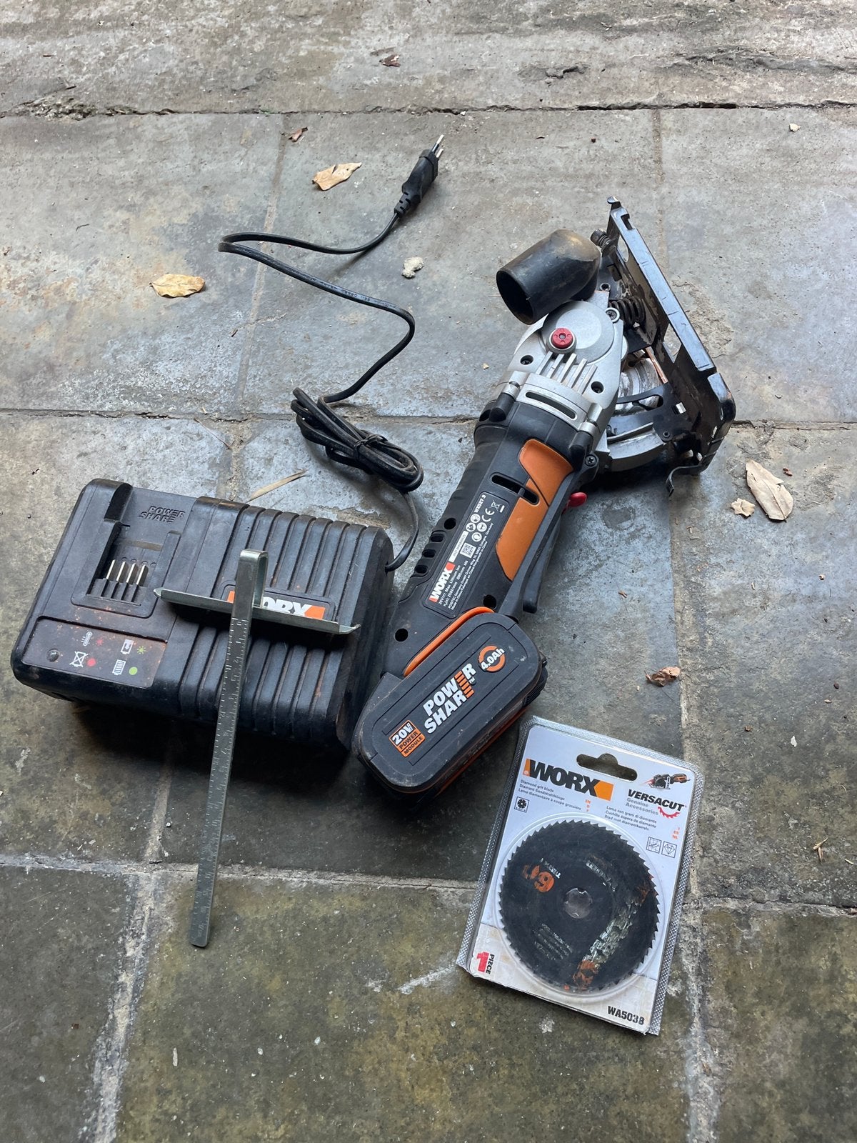 WORX 20V accu haakse slijper, inval zaag + accu + lader, Enlèvement, Utilisé