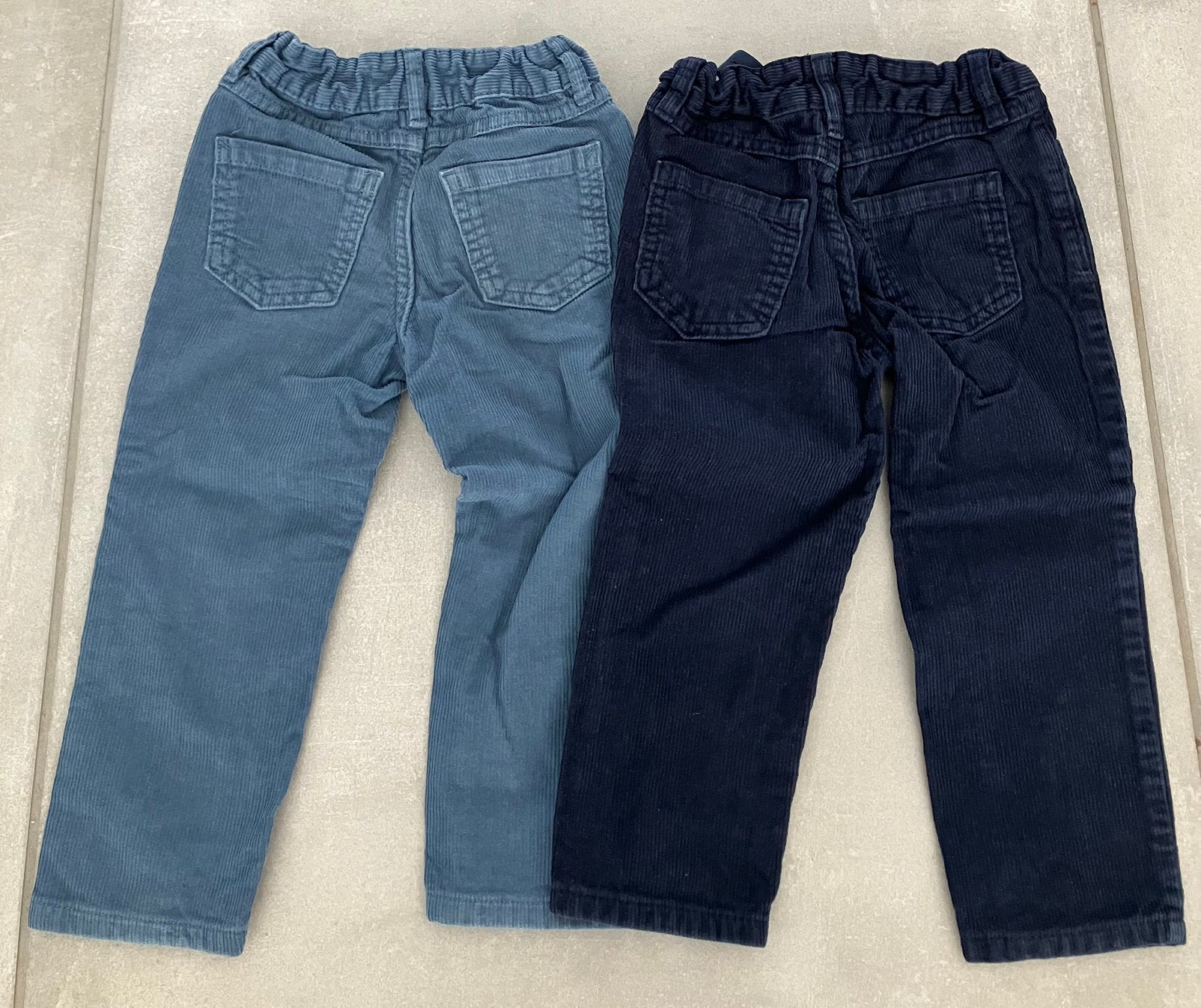 H&M set van 2 velours verstelbare broeken maat 92, Ophalen, Zo goed als nieuw, Jongen, Broek