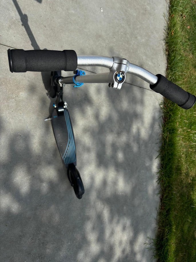 Trottinette Bmw Step City de retour à l'école, Vélos & Vélomoteurs, Enlèvement, Comme neuf, Step simple, BMW
