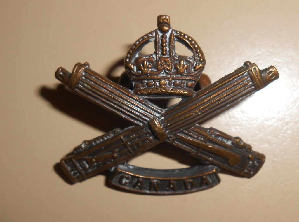WW1 Canadian - British / Canada MGC Machine Gun Corps Badge, Ophalen of Verzenden, Landmacht, Embleem of Badge